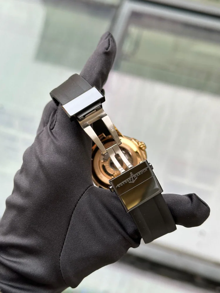 Ulysse Nardin Executive Dual Time box and papers